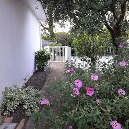 Salon Sdb Jardin Pres Bordeaux Δωμάτια σε οικογενειακή κατοικία
